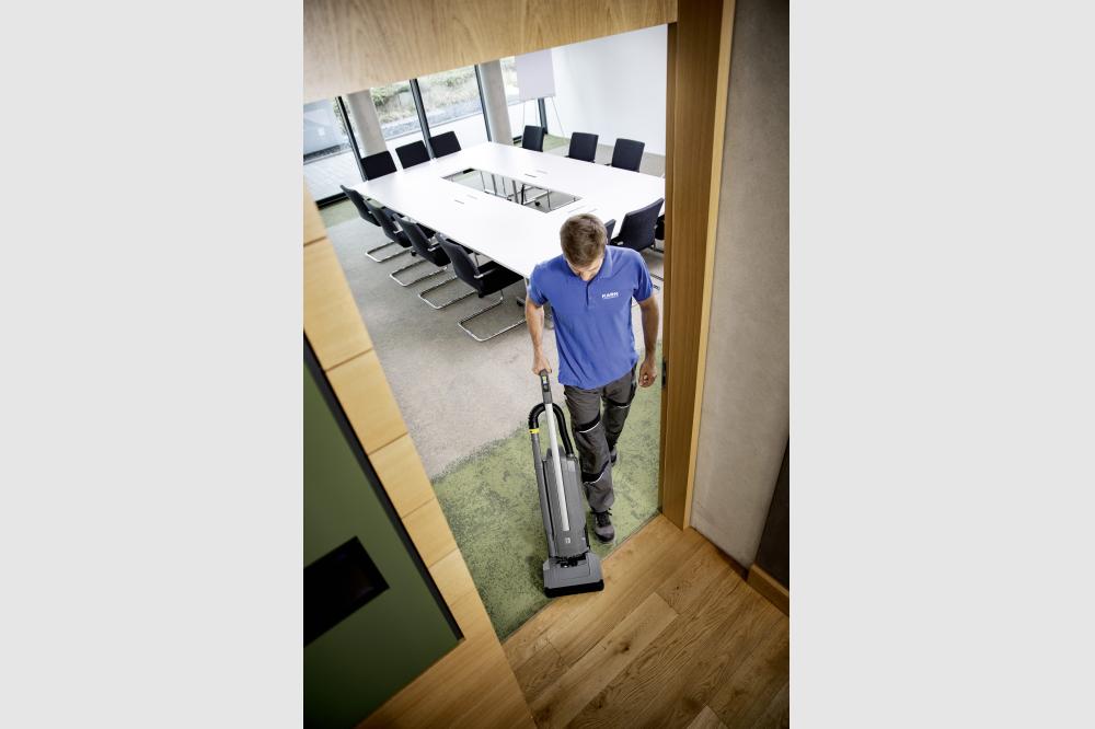 M&uuml;helose und flexible Reinigung von Teppichen und Hartb&ouml;den